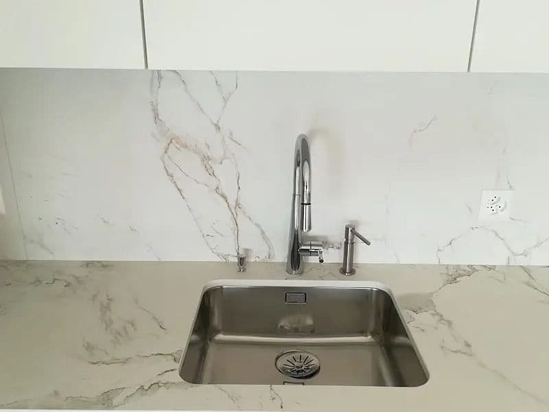 Dekton-Entzo-02.jpg